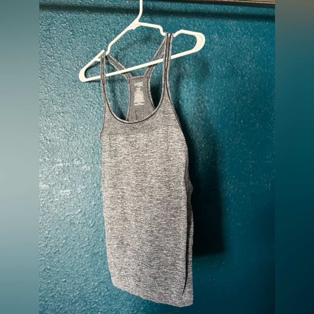 Women’s athletic top